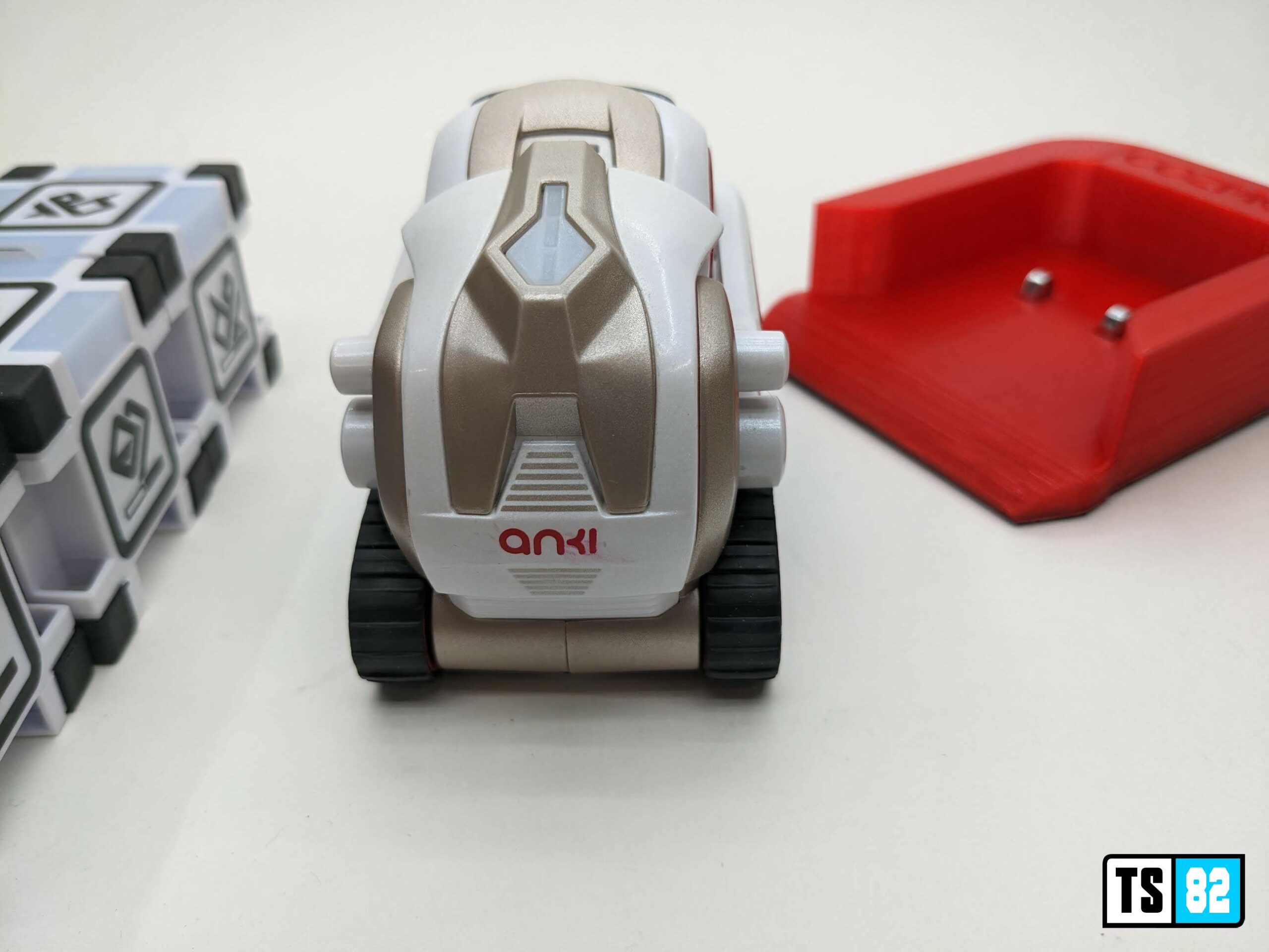 Anki Cozmo 1.0 (refurbished) - New 1.5 hr Battery, 3 Cubes