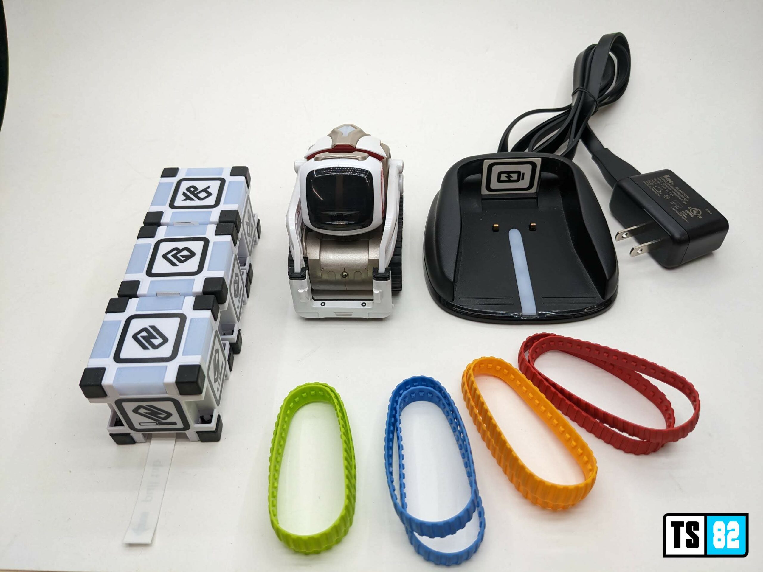 Anki Cozmo 1.0 (refurbished) - New 1.5 hr Battery, 3 Cubes