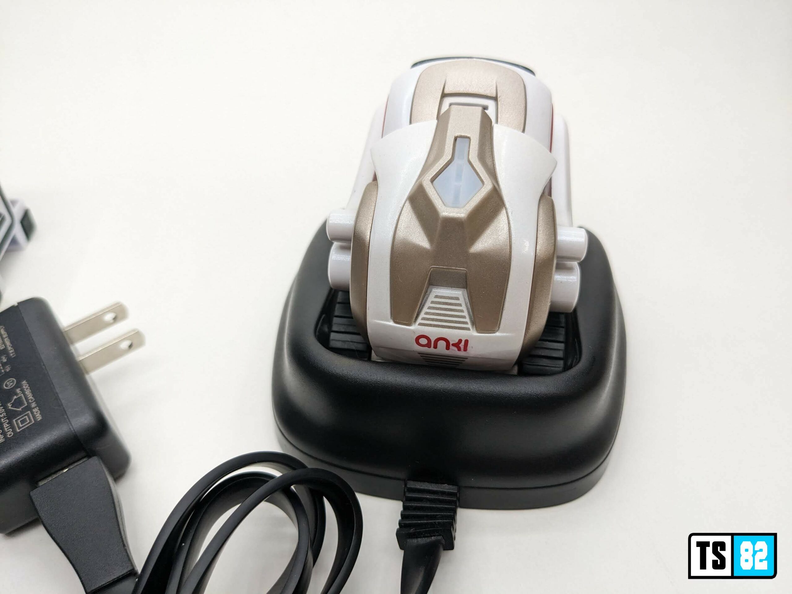 Anki Cozmo 1.0 (refurbished) - New 1.5 hr Battery, 3 Cubes Anki Cozmo 1.0 (refurbished) - New 1.5 hr Battery, 3 Cubes
